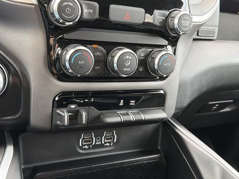 Used 2022 RAM 1500 Big Horn AWD/4WD image 13
