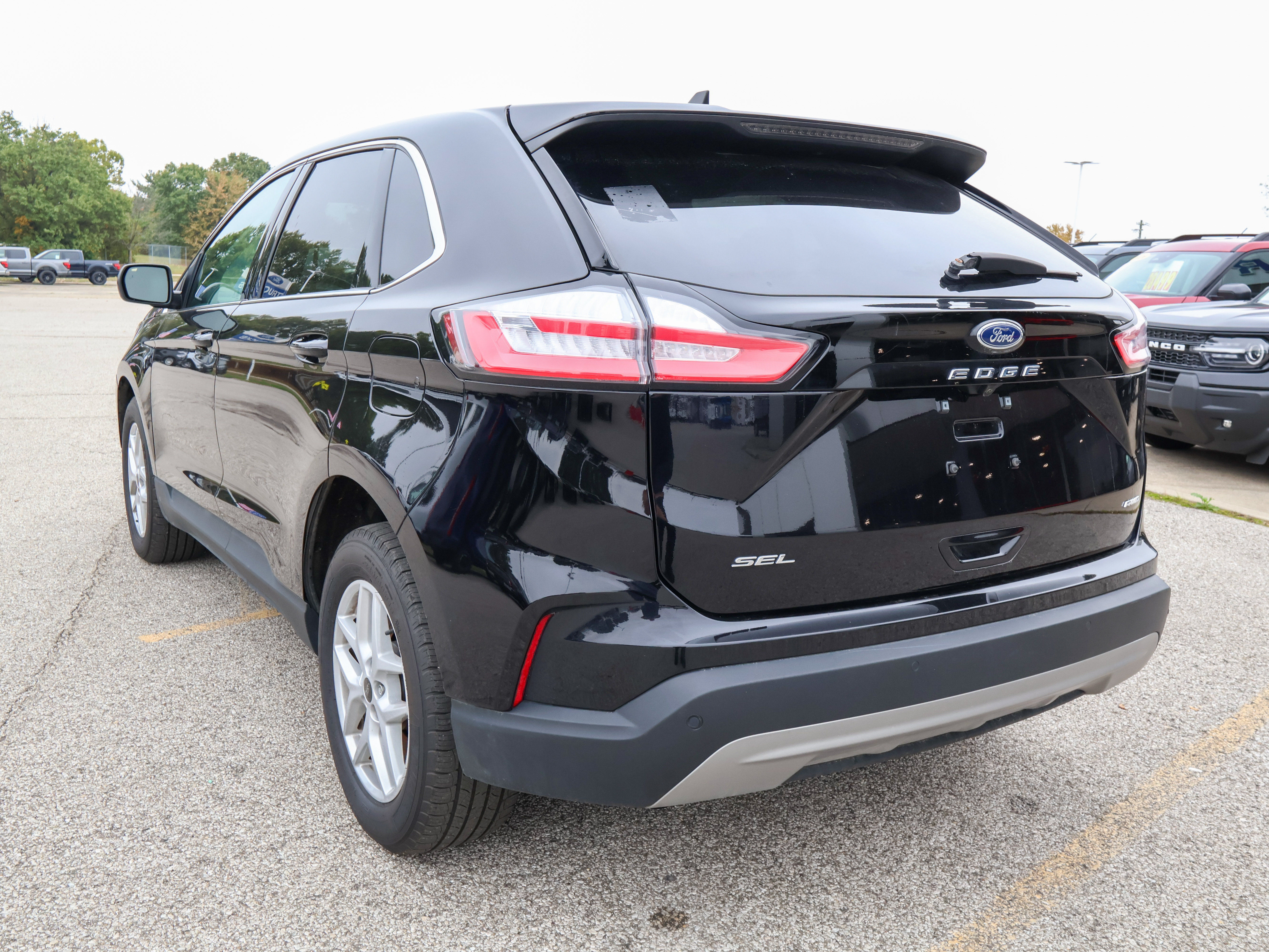 Used 2024 Ford Edge SEL w/ Convenience Package AWD/4WD image 3