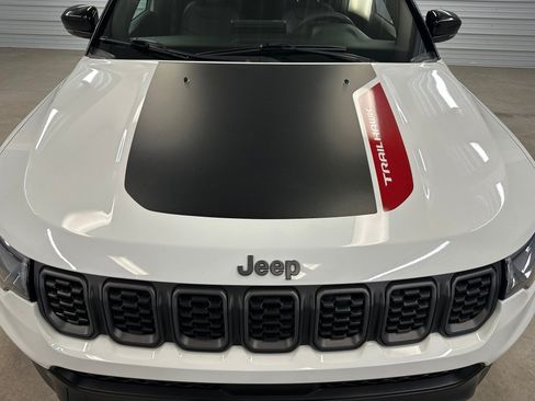 Used 2024 Jeep Compass Trailhawk AWD/4WD image 36