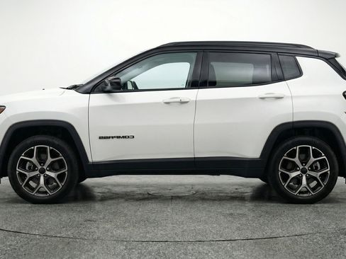 Used 2025 Jeep Compass Limited image 5