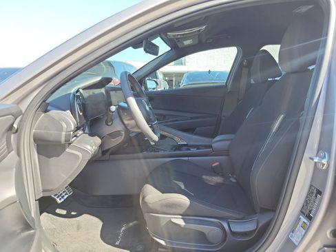 Certified 2025 Hyundai Elantra SEL FWD image 17