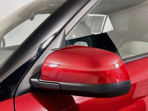 Used 2025 Hyundai Venue SEL FWD image 12