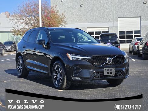 Certified 2025 Volvo XC60 B5 Core image 2