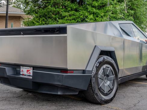 Used 2025 Tesla Cybertruck AWD Crew Cab image 27