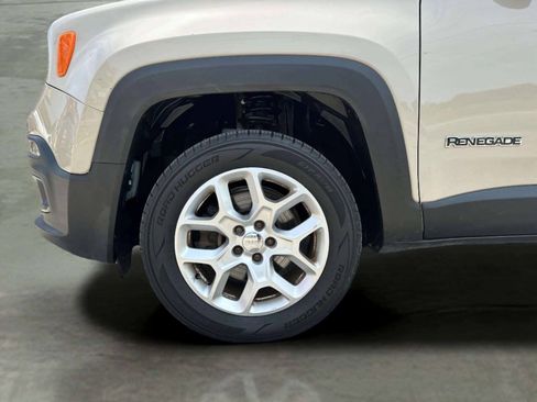 Used 2015 Jeep Renegade Latitude AWD/4WD image 39