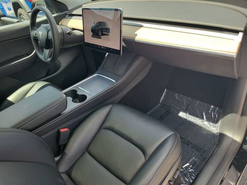 Used 2022 Tesla Model Y Long Range AWD/4WD image 28