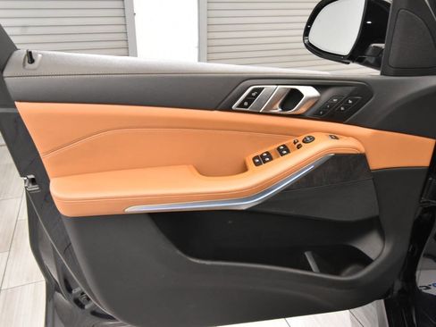 Used 2022 BMW X5 xDrive40i w/ M Sport Package image 12