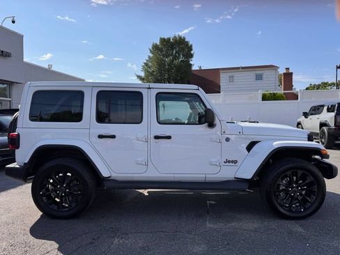 Used 2025 Jeep Wrangler Unlimited Sahara AWD/4WD image 9