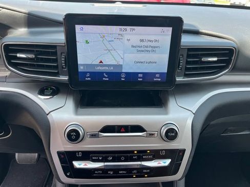 Used 2021 Ford Explorer XLT w/ Equipment Group 202A RWD image 19