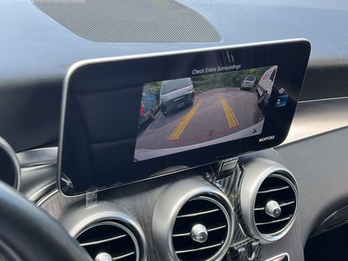 Used 2020 Mercedes-Benz GLC 300 4MATIC image 24