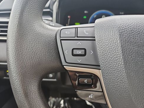 Used 2025 Toyota Camry LE FWD image 30