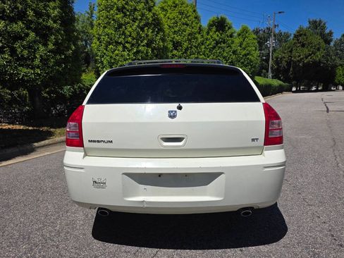 Used 2005 Dodge Magnum R/T w/ Convenience Group II RWD image 4