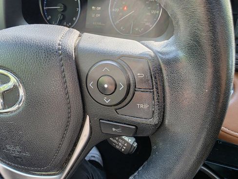 Used 2018 Toyota RAV4 Limited w/ Advanced Technology Package FWD image 26