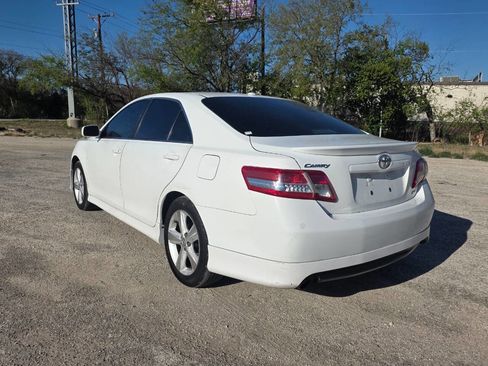 Used 2010 Toyota Camry SE image 4