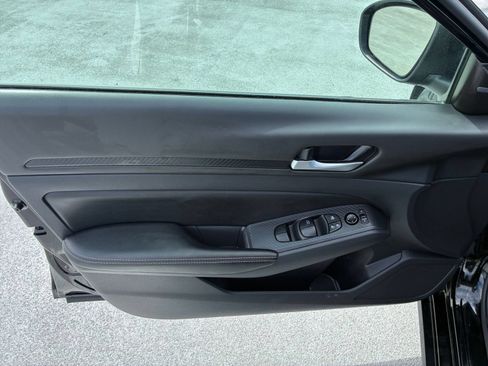 Used 2025 Nissan Altima 2.5 SV FWD image 18
