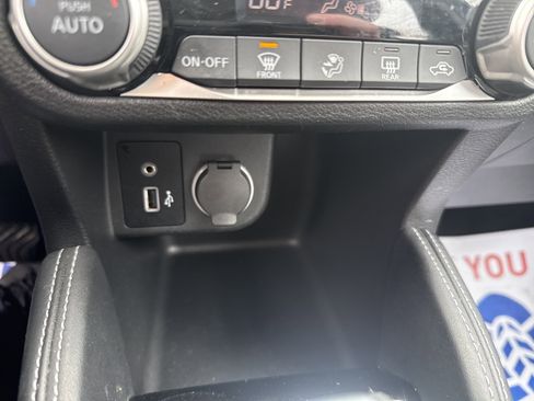 Used 2018 Nissan Kicks SV image 23