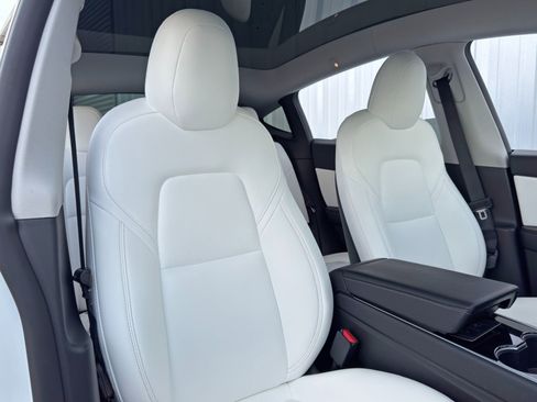 Used 2020 Tesla Model Y Long Range image 39