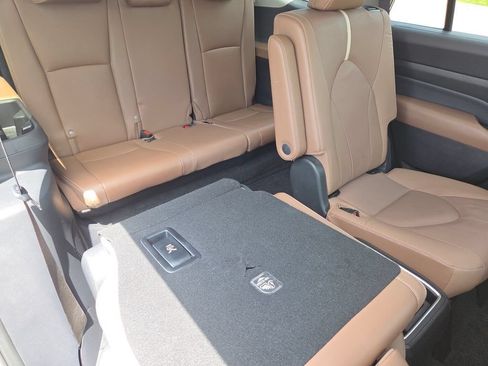 Used 2025 Toyota Grand Highlander AWD image 36