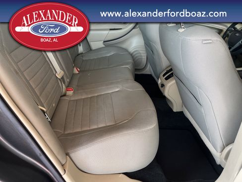 Used 2016 Ford Taurus SE image 16