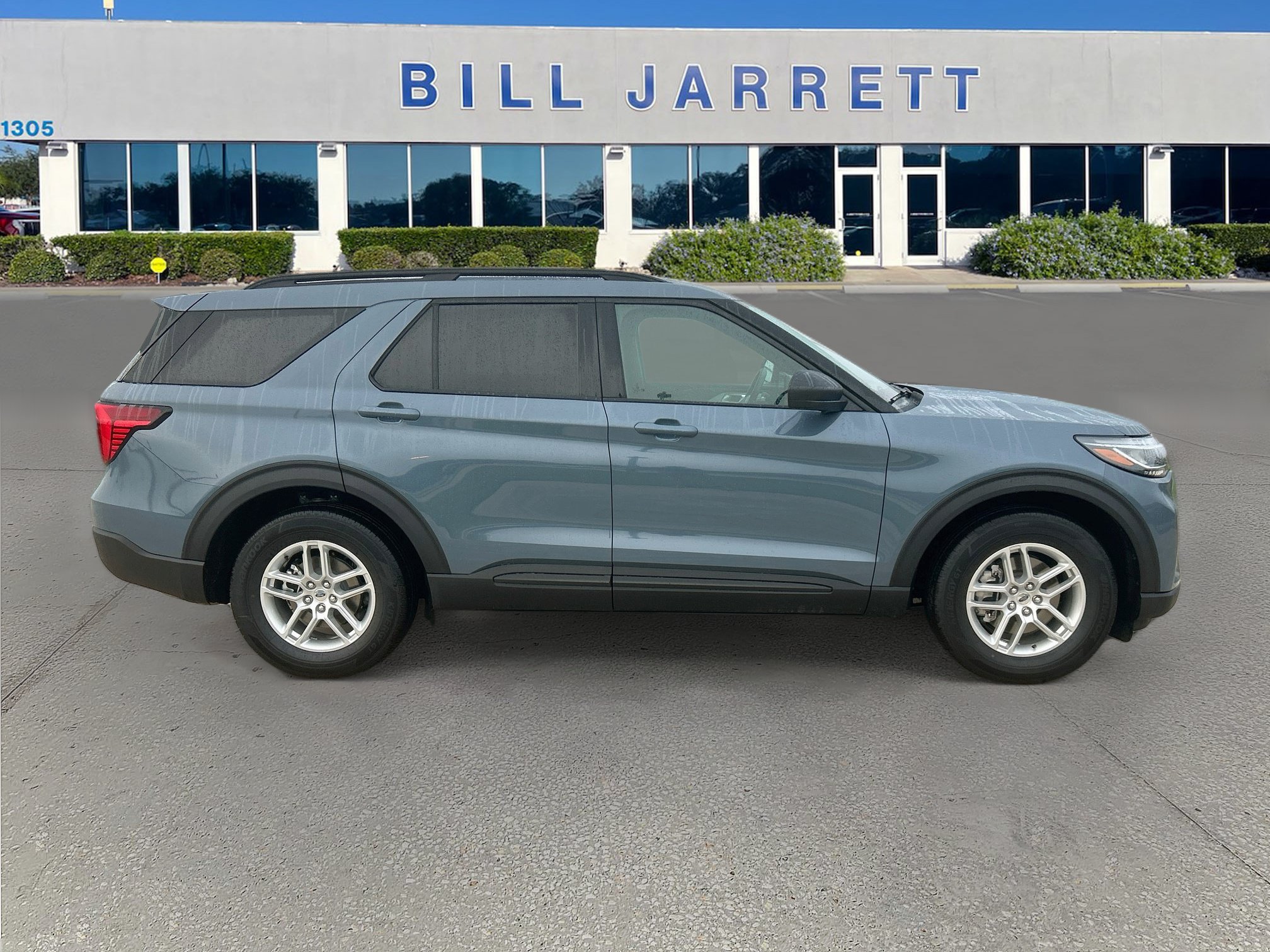 New 2027 Ford Explorer Active RWD image 3