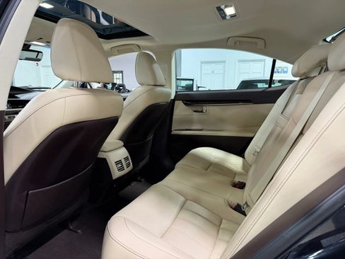 Used 2016 Lexus ES 350 w/ Luxury Package w/Wood Trim FWD image 24