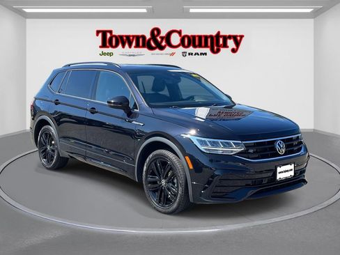 Used 2022 Volkswagen Tiguan SE R-Line image 1