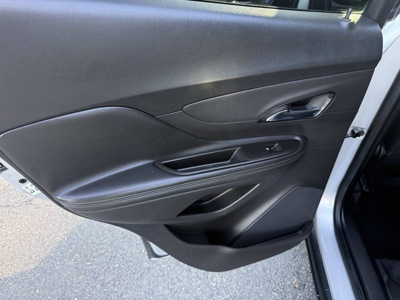 Used 2018 Buick Encore Sport Touring FWD image 17