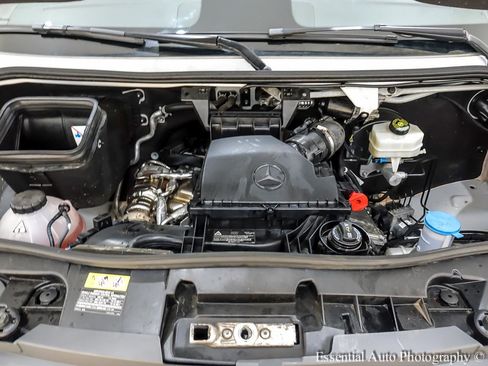 Used 2025 Mercedes-Benz Sprinter 2500 image 20