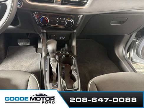 Used 2025 Chevrolet TrailBlazer LT AWD/4WD image 17
