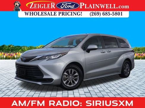 Used 2021 Toyota Sienna LE image 1
