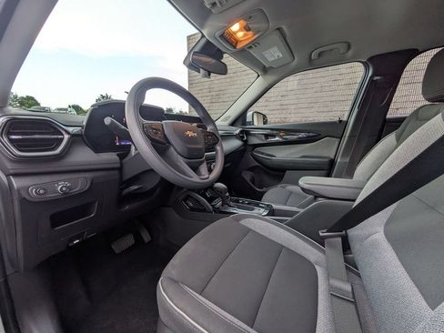 Used 2025 Chevrolet TrailBlazer LT AWD/4WD image 15