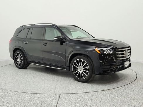 Used 2025 Mercedes-Benz GLS 450 4MATIC image 3
