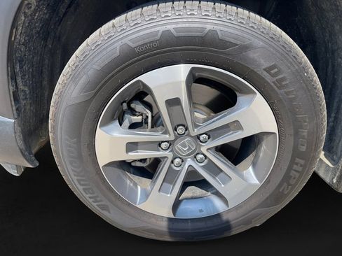 Used 2025 Honda Pilot EX-L image 10
