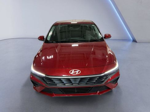 Certified 2025 Hyundai Elantra SE FWD image 2