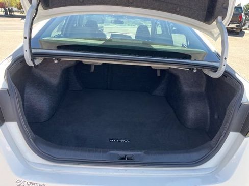 Used 2025 Nissan Altima 2.5 SV FWD image 33