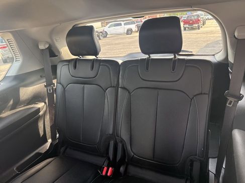 Certified 2023 Jeep Grand Cherokee L Limited w/ Luxury Tech Group II image 17