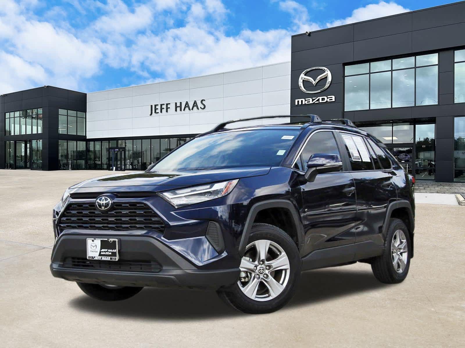 Used 2025 Toyota RAV4 XLE w/ Convenience Package FWD image 1