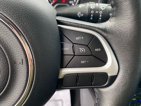 Certified 2023 Jeep Renegade Latitude w/ Premium Group AWD/4WD image 18