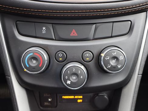 Used 2021 Chevrolet Trax LT w/ Redline Edition AWD/4WD image 12
