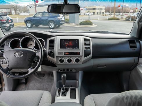 Used 2011 Toyota Tacoma 4x4 Double Cab w/ SR5 Pkg #2 image 30