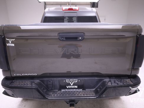 Used 2023 Chevrolet Colorado Trail Boss w/ Technology Package image 4