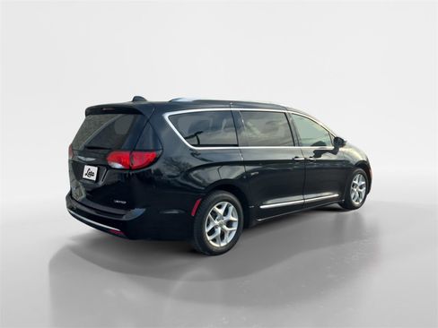 Used 2020 Chrysler Pacifica Limited image 4