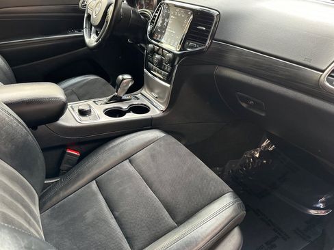 Used 2022 Jeep Grand Cherokee Laredo X image 20