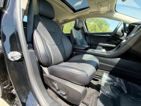 Used 2018 Ford Fusion Titanium FWD image 19