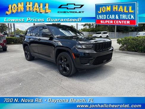 Used 2024 Jeep Grand Cherokee Altitude RWD image 1