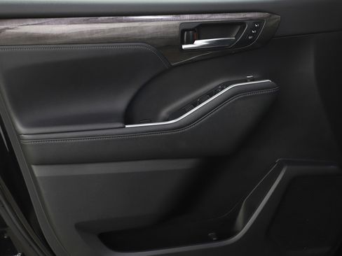 Used 2021 Toyota Highlander Platinum image 23