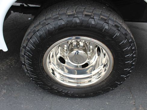 Used 2024 RAM 3500 Tradesman w/ Chrome Appearance Group AWD/4WD image 30