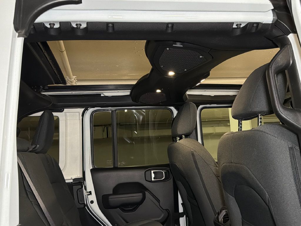 Used 2024 Jeep Wrangler Unlimited AWD/4WD image 16