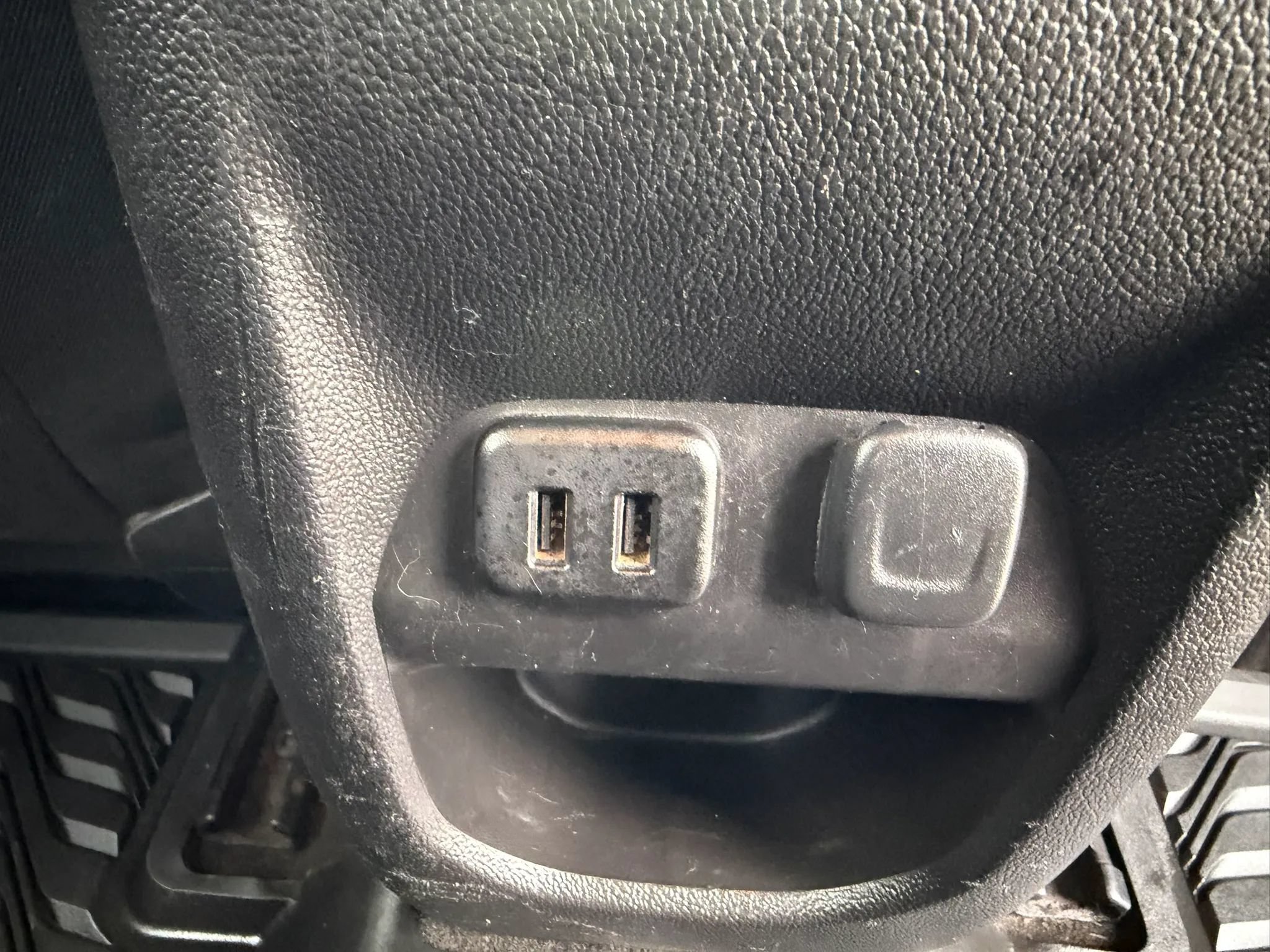 Used 2016 Chevrolet Colorado LT w/ Midnight Edition AWD/4WD image 32