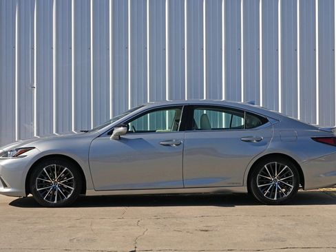 Used 2022 Lexus ES 300h w/ Premium Package image 8